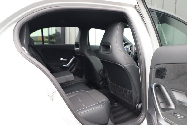 Mercedes-Benz A-Klasse 250e AMG | 218PK | Sfeerverlichting | Widescreen | Stuurverwarming | ACC+ | Standkachel | Camera | 2025.