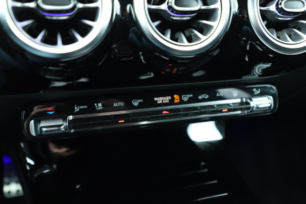Mercedes-Benz A-Klasse 250e AMG | 218PK | Sfeerverlichting | Widescreen | Stuurverwarming | ACC+ | Standkachel | Camera | 2025.