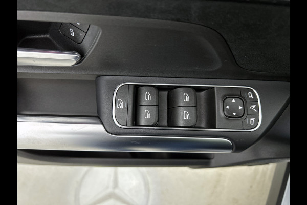 Mercedes-Benz EQA 250+ Business Solution AMG 71 kWh | Trekhaak | 20" multispaaks AMG velgen | Panoramaschuifdak | Smartphone integratie | 360° camera | Sierdelen in Star Pattern | Burmester Surround Sound |