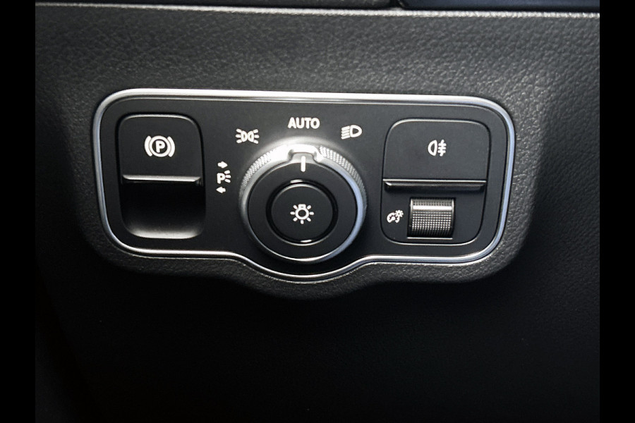 Mercedes-Benz EQA 250+ Business Solution AMG 71 kWh | Trekhaak | 20" multispaaks AMG velgen | Panoramaschuifdak | Smartphone integratie | 360° camera | Sierdelen in Star Pattern | Burmester Surround Sound |