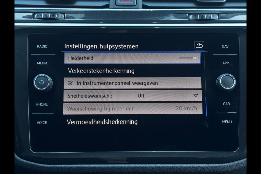 Volkswagen Tiguan 1.5 TSI ACT Highline | 150 PK | Stoelverwarming | PDC Rondom | Adaptive Cruise | Climate Control