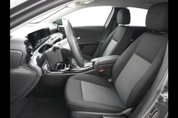Mercedes-Benz A-Klasse 180 Navi Virtual-Cockpit AMG Camera Ecc Cruise Control Pdc Keyless Stoelverwarming Regen-Lichtsensor Led Lmv Bluetooth