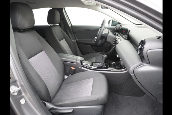 Mercedes-Benz A-Klasse 180 Navi Virtual-Cockpit AMG Camera Ecc Cruise Control Pdc Keyless Stoelverwarming Regen-Lichtsensor Led Lmv Bluetooth