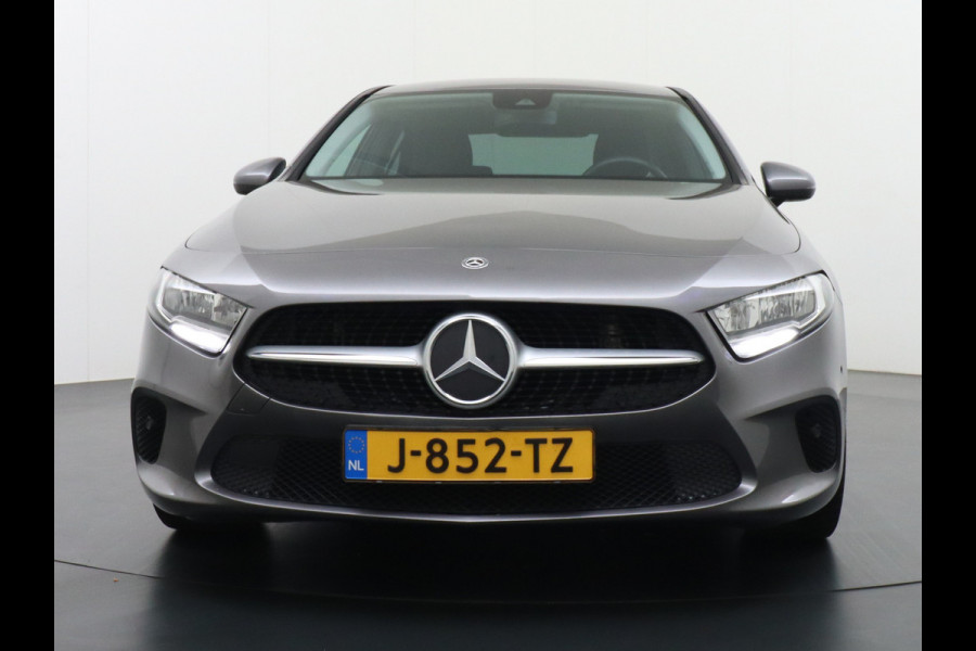 Mercedes-Benz A-Klasse 180 Navi Virtual-Cockpit AMG Camera Ecc Cruise Control Pdc Keyless Stoelverwarming Regen-Lichtsensor Led Lmv Bluetooth
