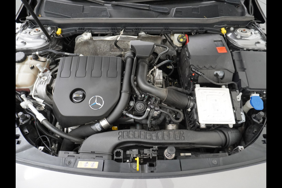 Mercedes-Benz A-Klasse 180 Navi Virtual-Cockpit AMG Camera Ecc Cruise Control Pdc Keyless Stoelverwarming Regen-Lichtsensor Led Lmv Bluetooth