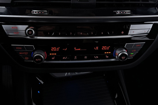 BMW iX3 High Executive 80 kWh M-pakket (1e eigenaar, NL-auto, Dealer OnderH, Trekhaak, Panoramadak, Camera, Leder, StoelV, Etc)