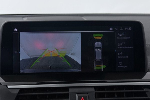 BMW iX3 High Executive 80 kWh M-pakket (1e eigenaar, NL-auto, Dealer OnderH, Trekhaak, Panoramadak, Camera, Leder, StoelV, Etc)