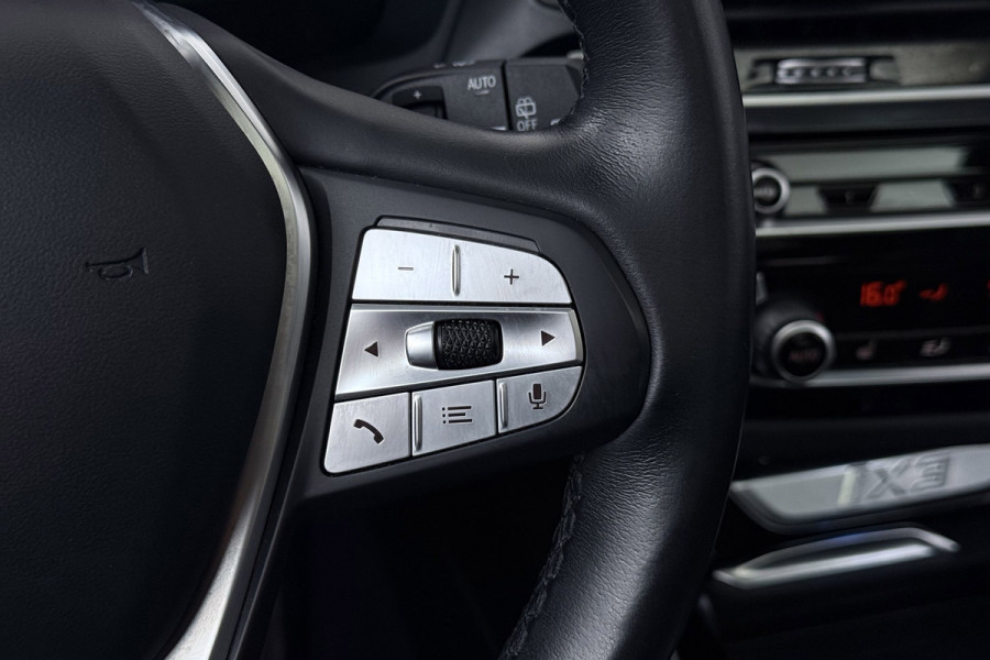 BMW iX3 High Executive 80 kWh M-pakket (1e eigenaar, NL-auto, Dealer OnderH, Trekhaak, Panoramadak, Camera, Leder, StoelV, Etc)