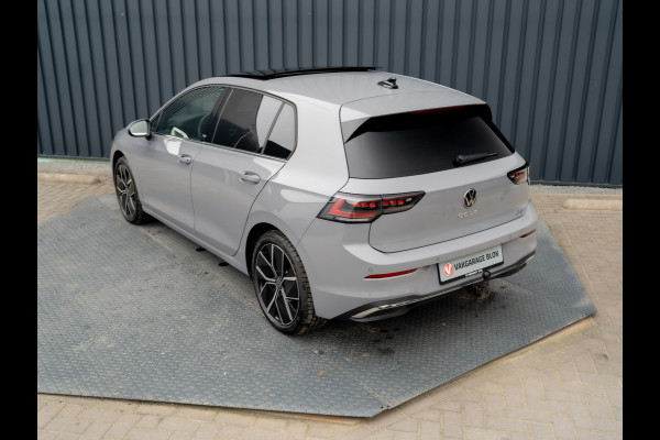 Volkswagen Golf 1.5 eTSI 50 Edition | Panodak | Trekhaak wegkl. | Stoelgeheugen | Side Assist | Head Up | IQ Light | Prijs Rijklaar!!