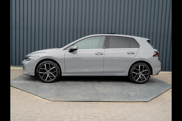 Volkswagen Golf 1.5 eTSI 50 Edition | Panodak | Trekhaak wegkl. | Stoelgeheugen | Side Assist | Head Up | IQ Light | Prijs Rijklaar!!