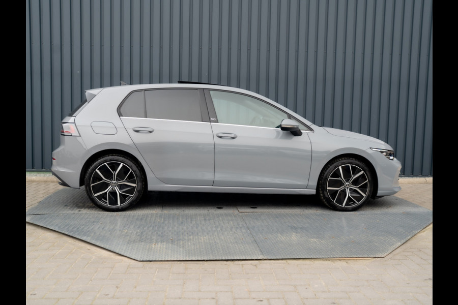 Volkswagen Golf 1.5 eTSI 50 Edition | Panodak | Trekhaak wegkl. | Stoelgeheugen | Side Assist | Head Up | IQ Light | Prijs Rijklaar!!