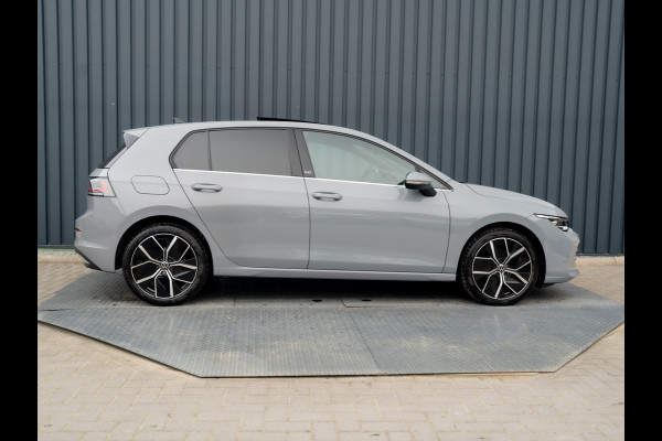 Volkswagen Golf 1.5 eTSI 50 Edition | Panodak | Trekhaak wegkl. | Stoelgeheugen | Side Assist | Head Up | IQ Light | Prijs Rijklaar!!