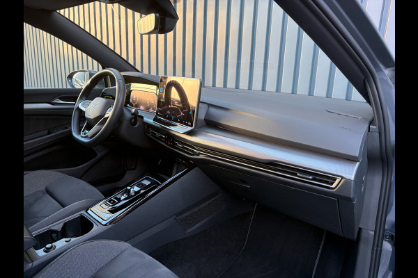 Volkswagen Golf 1.5 eTSI 50 Edition | Panodak | Stoelgeheugen | Head Up | IQ Light | Prijs Rijklaar!!