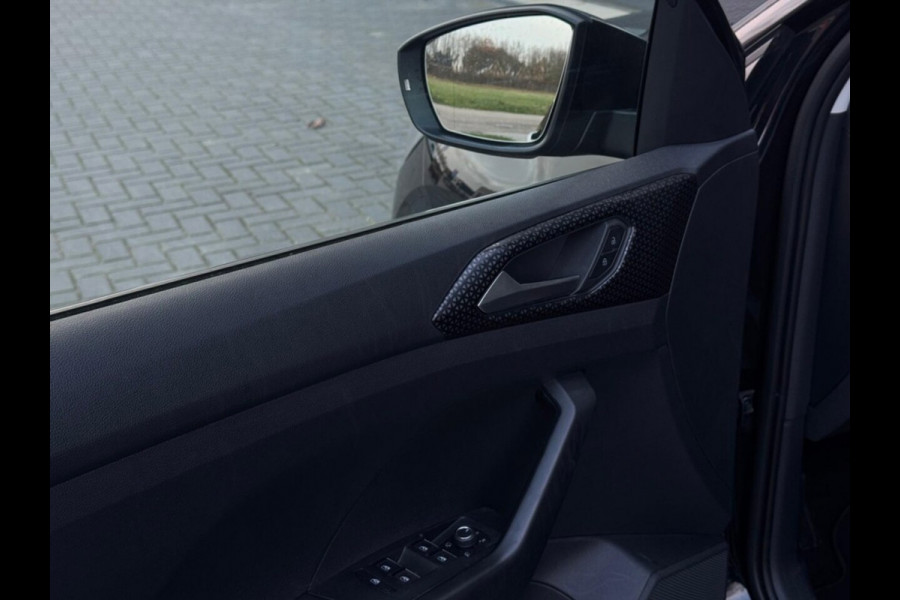 Volkswagen T-Cross 1.0 TSI 3x R-Line | LED | Dodehoek | Carplay