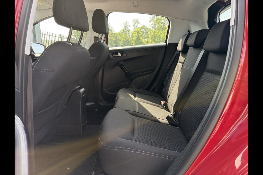 Peugeot 208 1.2 PureTech Blue Lease Executive Trekhaak,Navi,Cima,Cruise,Pdc,Net beurt gehad,Lm velgen,5 Deurs,D-riem vv in 2024,N.A.P,Apk tot 06-2027