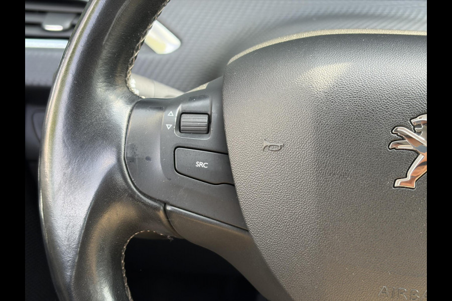 Peugeot 208 1.2 PureTech Blue Lease Executive Trekhaak,Navi,Cima,Cruise,Pdc,Net beurt gehad,Lm velgen,5 Deurs,D-riem vv in 2024,N.A.P,Apk tot 06-2027