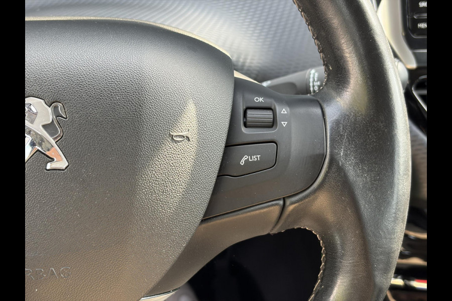 Peugeot 208 1.2 PureTech Blue Lease Executive Trekhaak,Navi,Cima,Cruise,Pdc,Net beurt gehad,Lm velgen,5 Deurs,D-riem vv in 2024,N.A.P,Apk tot 06-2027