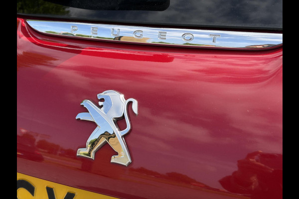 Peugeot 208 1.2 PureTech Blue Lease Executive Trekhaak,Navi,Cima,Cruise,Pdc,Net beurt gehad,Lm velgen,5 Deurs,D-riem vv in 2024,N.A.P,Apk tot 06-2027