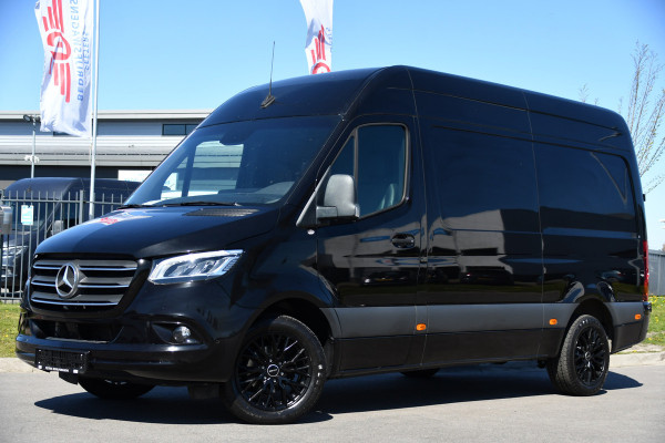 Mercedes-Benz Sprinter 317 1.9 CDI L2H2 RWD Black Edition Full Options! 360 Camera, Adaptieve Cruise, LED, 3500kg Trekhaak, Leder, Carplay, 170pk, Voorruit verwarming, Uniek!