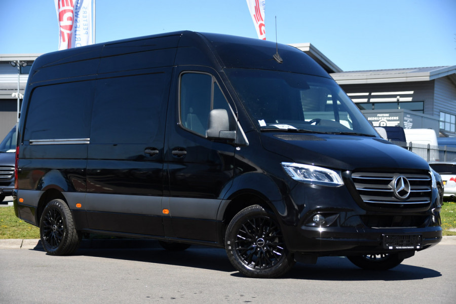 Mercedes-Benz Sprinter 317 1.9 CDI L2H2 RWD Black Edition Full Options! 360 Camera, Adaptieve Cruise, LED, 3500kg Trekhaak, Leder, Carplay, 170pk, Voorruit verwarming, Uniek!