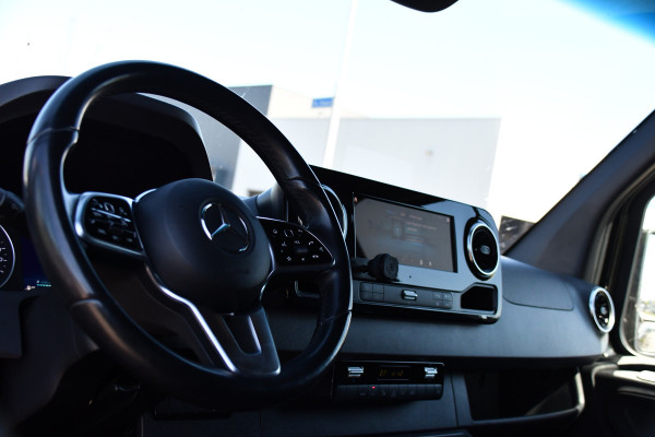 Mercedes-Benz Sprinter 317 1.9 CDI L2H2 RWD Black Edition Full Options! 360 Camera, Adaptieve Cruise, LED, 3500kg Trekhaak, Leder, Carplay, 170pk, Voorruit verwarming, Uniek!