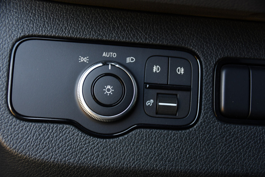 Mercedes-Benz Sprinter 317 1.9 CDI L2H2 RWD Black Edition Full Options! 360 Camera, Adaptieve Cruise, LED, 3500kg Trekhaak, Leder, Carplay, 170pk, Voorruit verwarming, Uniek!