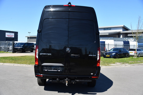 Mercedes-Benz Sprinter 317 1.9 CDI L2H2 RWD Black Edition Full Options! 360 Camera, Adaptieve Cruise, LED, 3500kg Trekhaak, Leder, Carplay, 170pk, Voorruit verwarming, Uniek!