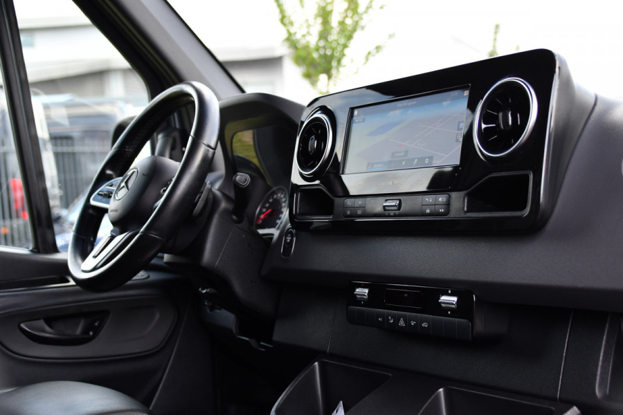 Mercedes-Benz Sprinter 519 V6 3.0 CDI L2H1 DC PB Edition N1, Cruise, Camera, Carplay, LED, 2 x Schuifdeur, 3500kg trekhaak, 10,5'' Mbux, Leder,