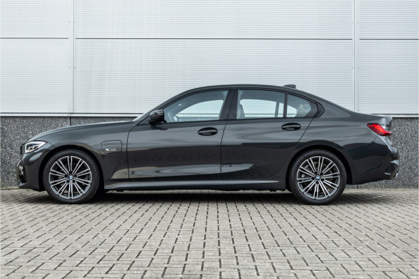 BMW 3-serie 320e M-Sport Dravitgrau / Schaal stoel / HiFi / Camera /