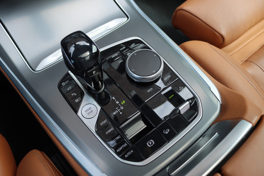 BMW X5 xDrive45e High Executive | M-Sport | Luchtvering | Achterasbesturing | Massage | HUD | Laserverlichting | Stoelventilatie | ACC | Harman&Kardon | Soft-Close | Trekhaak |