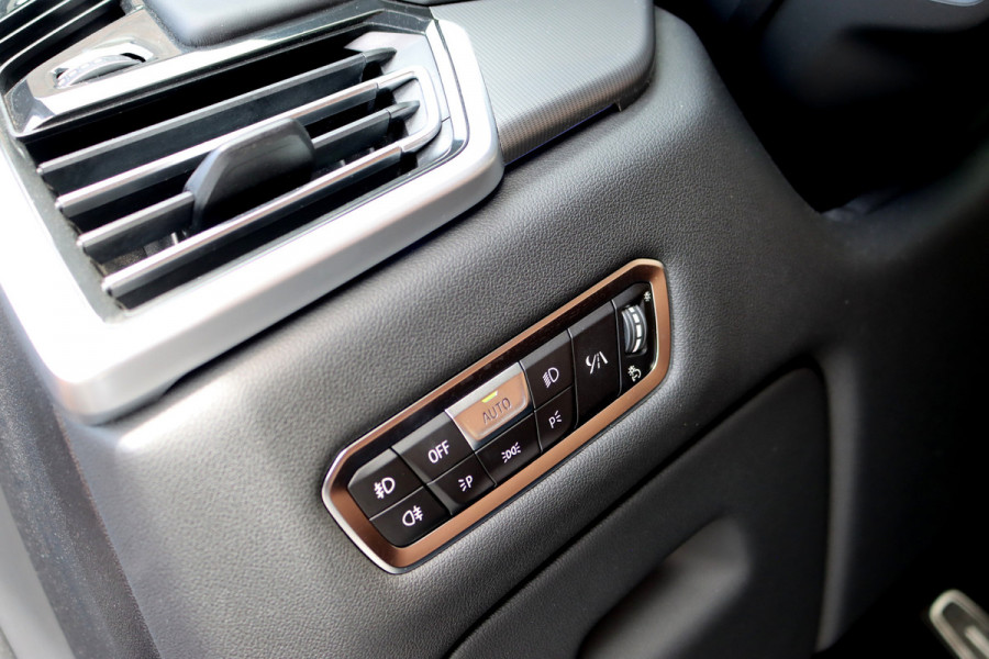 BMW X5 xDrive45e High Executive | M-Sport | Luchtvering | Achterasbesturing | Massage | HUD | Laserverlichting | Stoelventilatie | ACC | Harman&Kardon | Soft-Close | Trekhaak |
