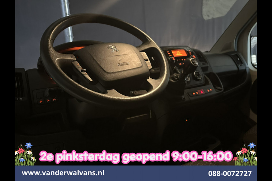 Peugeot Boxer 2.2 BlueHDi 141pk Bakwagen 436cm Lang Laadklep Euro6 Airco | Cruisecontrol | 955kg laadvermogen Bijrijdersbank