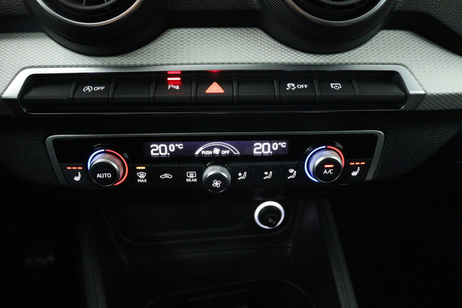 Audi Q2 30 TFSI S Edition (NAVIGATIE, LEDER, STOELVERWARMING, PARKEERSENSOREN)