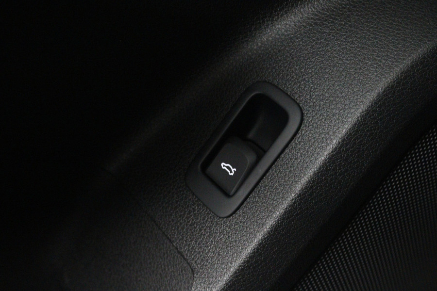 Audi Q2 30 TFSI S Edition (NAVIGATIE, LEDER, STOELVERWARMING, PARKEERSENSOREN)