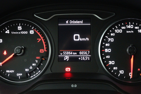 Audi Q2 30 TFSI S Edition (NAVIGATIE, LEDER, STOELVERWARMING, PARKEERSENSOREN)