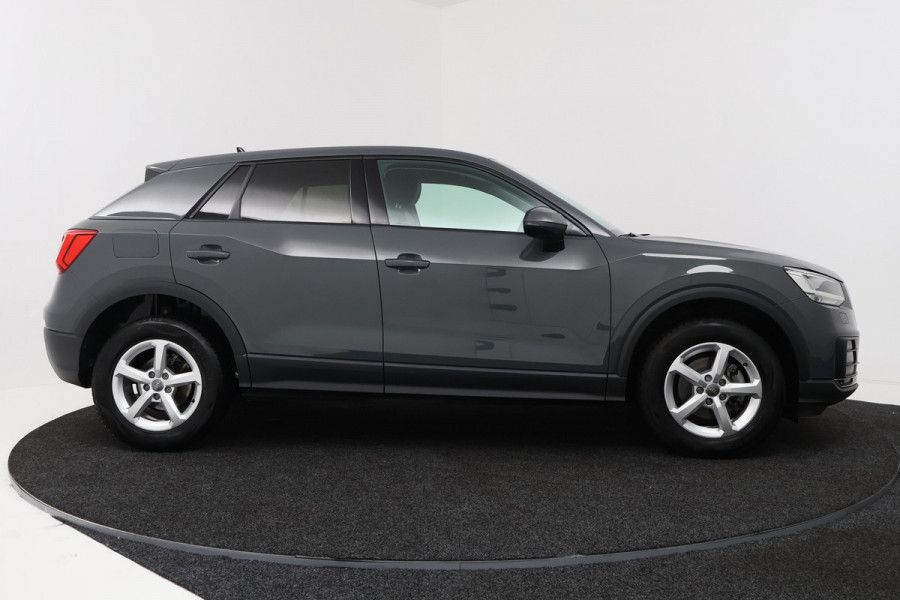 Audi Q2 30 TFSI S Edition (NAVIGATIE, LEDER, STOELVERWARMING, PARKEERSENSOREN)