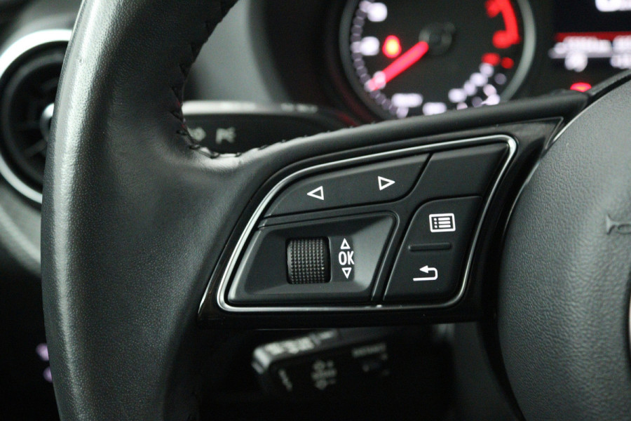 Audi Q2 30 TFSI S Edition (NAVIGATIE, LEDER, STOELVERWARMING, PARKEERSENSOREN)