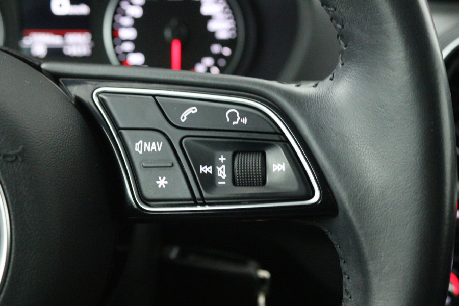 Audi Q2 30 TFSI S Edition (NAVIGATIE, LEDER, STOELVERWARMING, PARKEERSENSOREN)