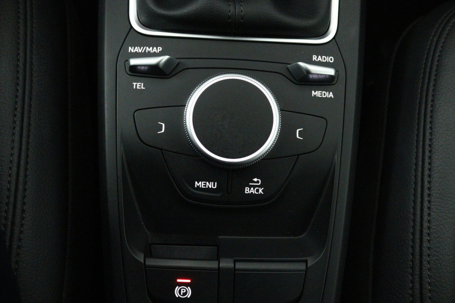 Audi Q2 30 TFSI S Edition (NAVIGATIE, LEDER, STOELVERWARMING, PARKEERSENSOREN)