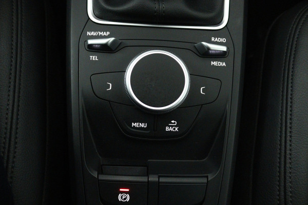 Audi Q2 30 TFSI S Edition (NAVIGATIE, LEDER, STOELVERWARMING, PARKEERSENSOREN)