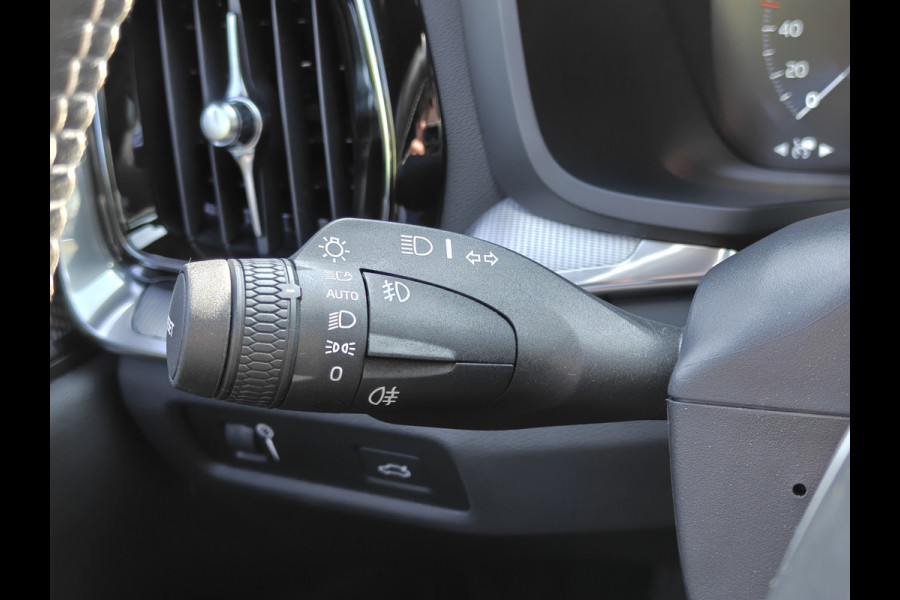 Volvo S60 B4 211PK R-Design | BLIS | Adapt. Cruise | Stoel/Stuur verwarm. | H&K | Trekhaak