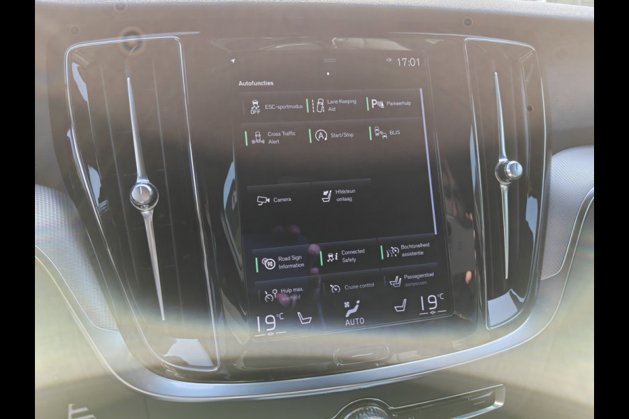 Volvo S60 B4 211PK R-Design | BLIS | Adapt. Cruise | Stoel/Stuur verwarm. | H&K | Trekhaak