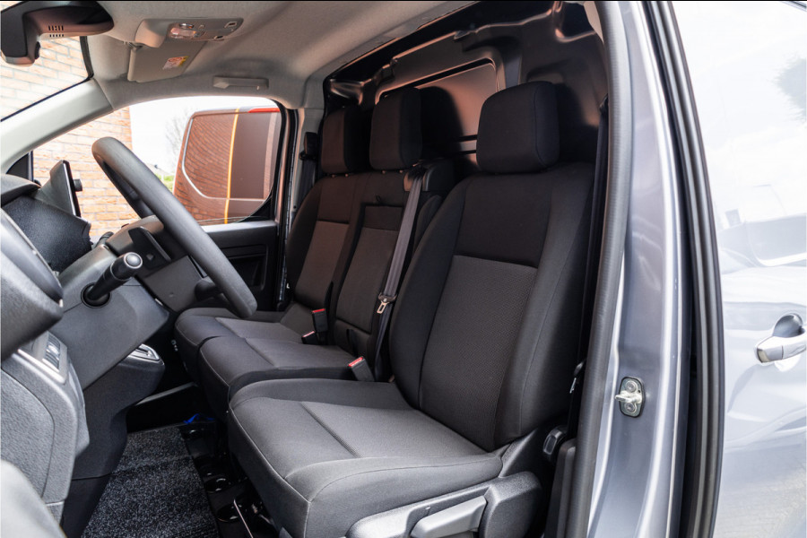 Citroën Jumpy 2.0 BlueHDI 180 L3 | CarPlay | Camera | L+R Schuifdeur | AV Edition | BPM Vrij | 3-Zitter | Navigatie | DAB | Cruise control | PDC | Spoilerkit