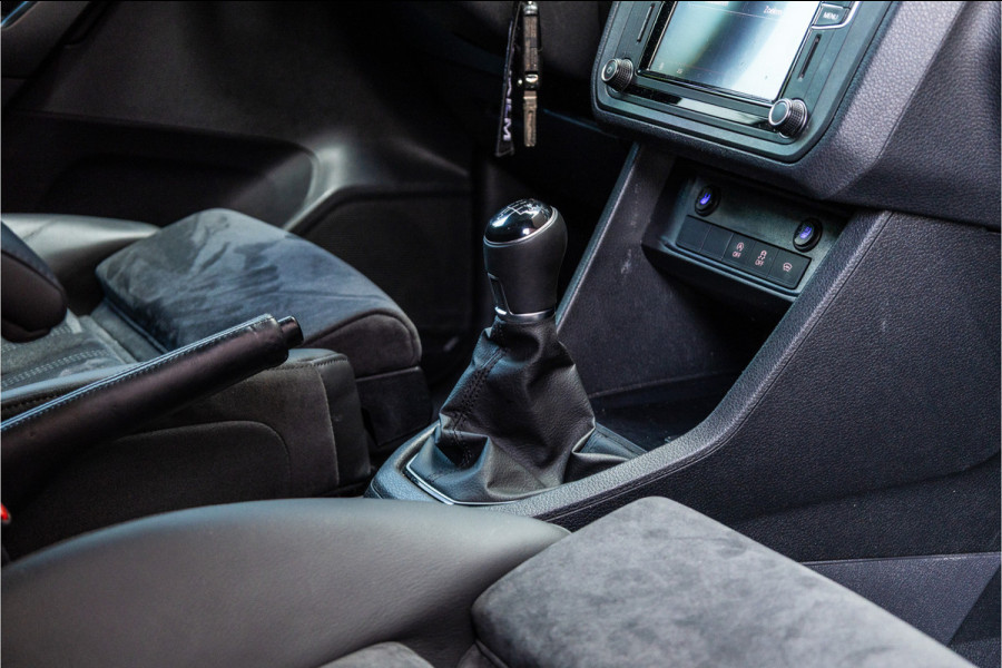 Volkswagen Caddy 2.0 TDI L2H1 Maxi Exclusive | Bi-Xenon | CarPlay | Elek stoelen | Stoelverwarming | Camera | Alcantara bekleding | MF Stuur | Nieuwe APK