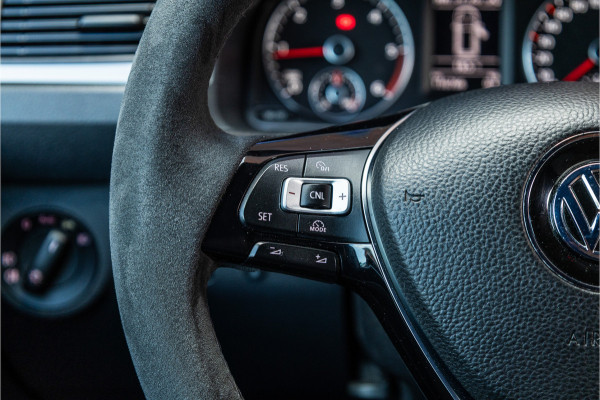 Volkswagen Caddy 2.0 TDI L2H1 Maxi Exclusive | Bi-Xenon | CarPlay | Elek stoelen | Stoelverwarming | Camera | Alcantara bekleding | MF Stuur | Nieuwe APK