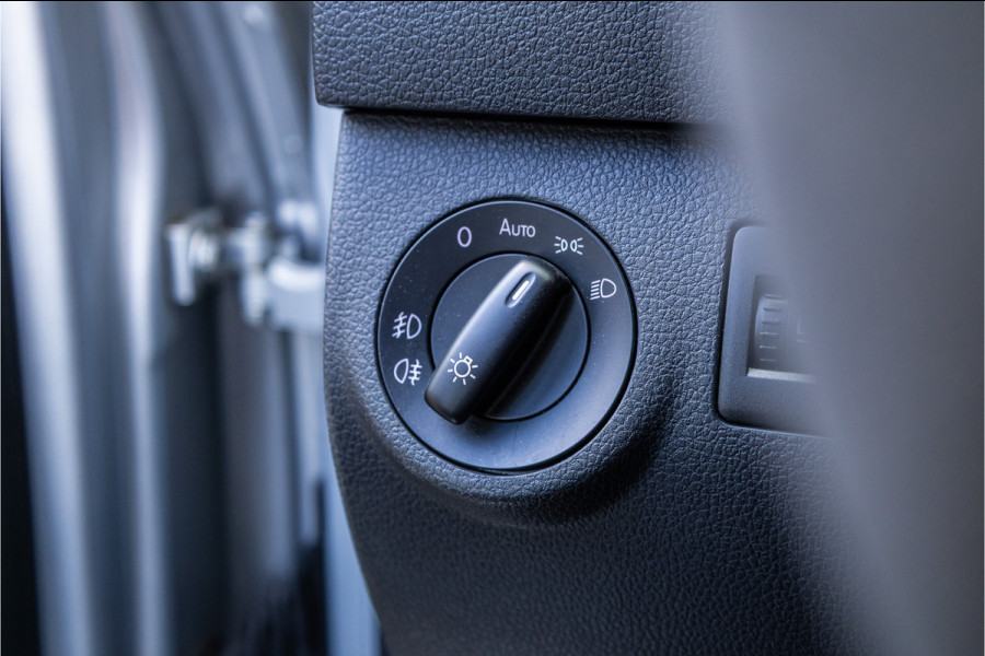 Volkswagen Caddy 2.0 TDI L2H1 Maxi Exclusive | Bi-Xenon | CarPlay | Elek stoelen | Stoelverwarming | Camera | Alcantara bekleding | MF Stuur | Nieuwe APK