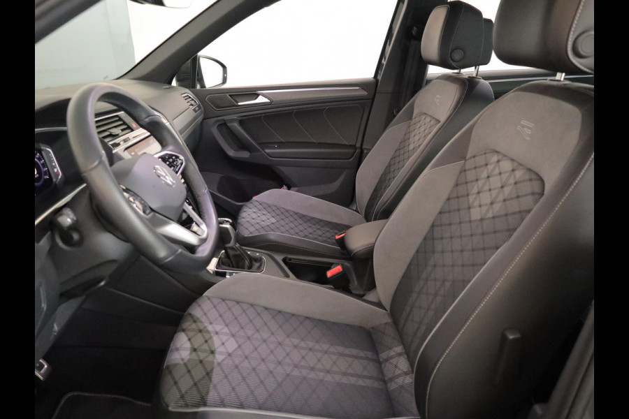 Volkswagen Tiguan 1.4 TSI eHybrid R-Line Business 245pk | 19'LM-velgen| Pano-dak| Camera| trekhaak afneembaar