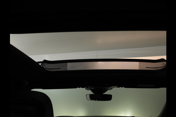 Volkswagen Tiguan 1.4 TSI eHybrid R-Line Business 245pk | 19'LM-velgen| Pano-dak| Camera| trekhaak afneembaar