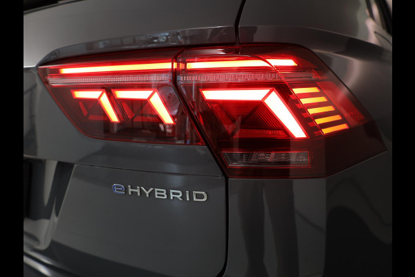 Volkswagen Tiguan 1.4 TSI eHybrid R-Line Business 245pk | 19'LM-velgen| Pano-dak| Camera| trekhaak afneembaar