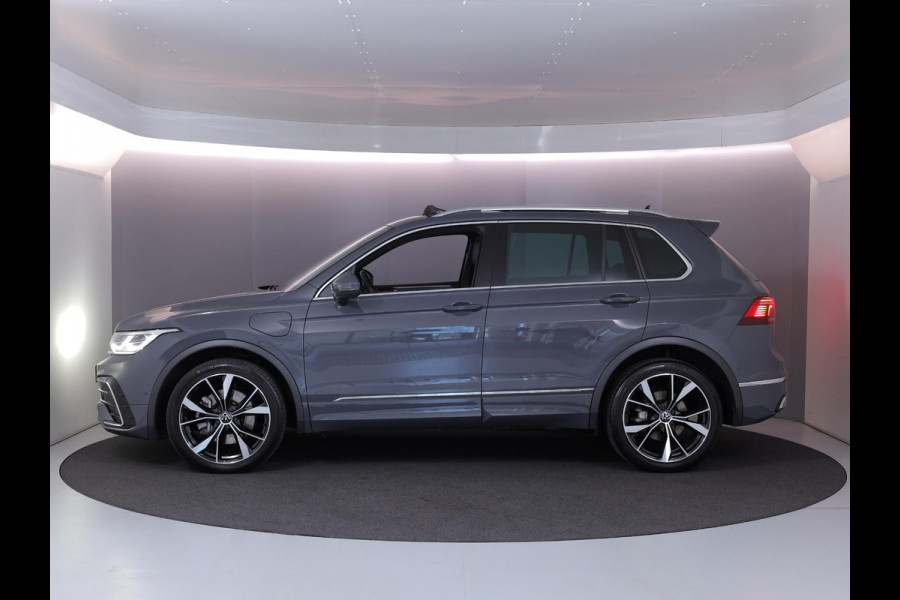 Volkswagen Tiguan 1.4 TSI eHybrid R-Line Business 245pk | 19'LM-velgen| Pano-dak| Camera| trekhaak afneembaar